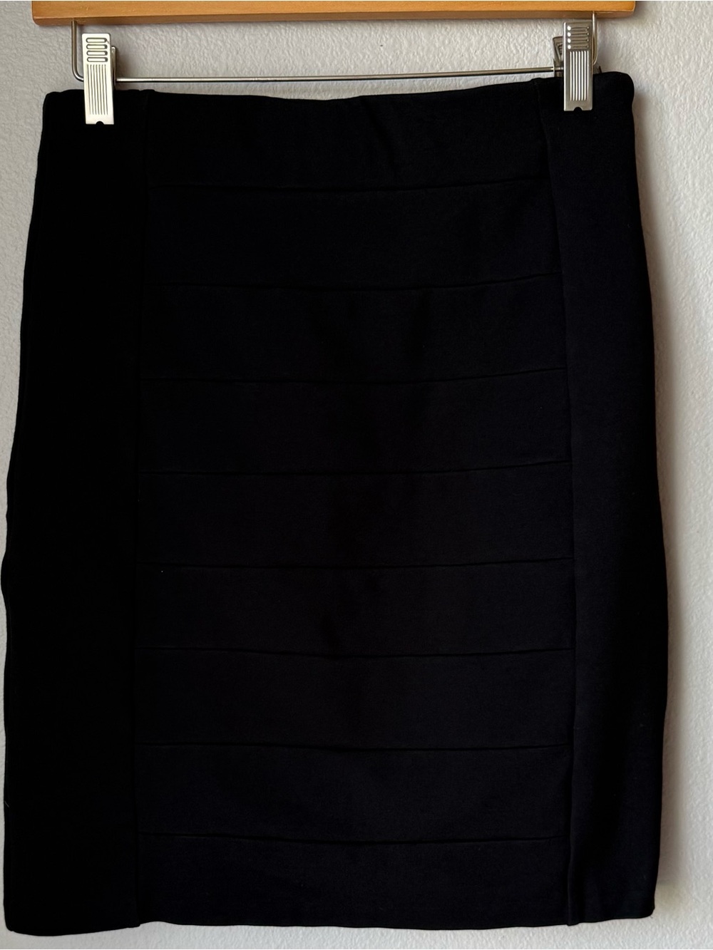 White House Black Market Women's Black Bandage Pencil Skirt Size 4 Stretch Waist